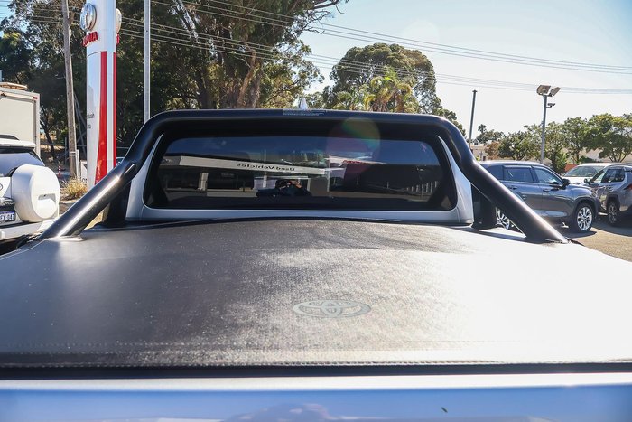 2025 Toyota Hilux SR5 48V