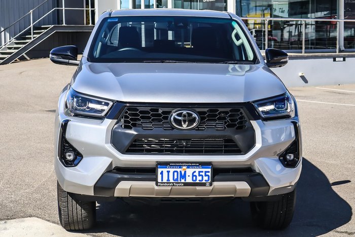 2025 Toyota Hilux SR5 48V