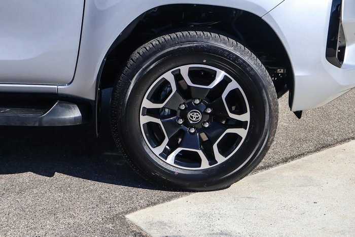 2025 Toyota Hilux SR5 48V