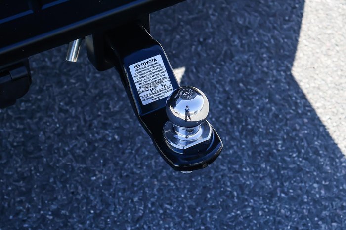 2025 Toyota Hilux SR5 48V