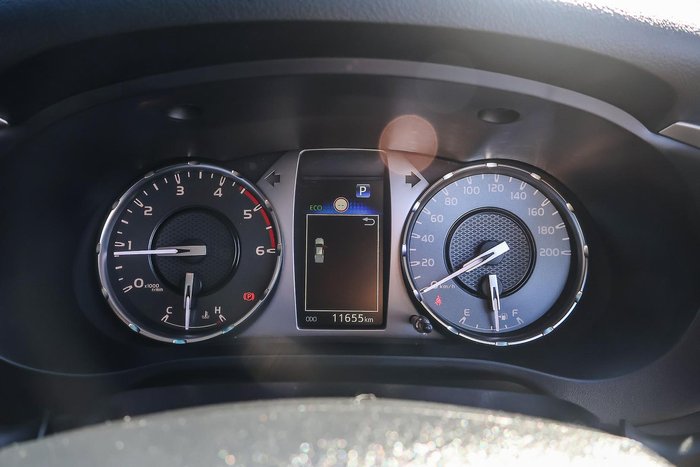 2025 Toyota Hilux SR5 48V