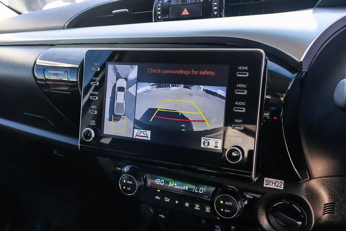 2025 Toyota Hilux SR5 48V