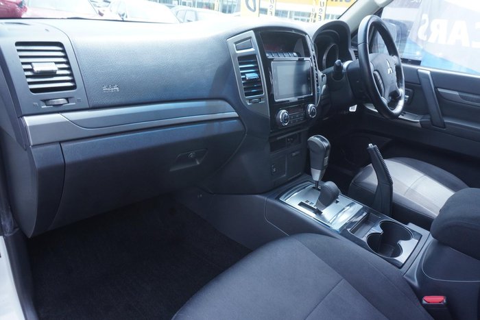 2017 Mitsubishi Pajero GLX