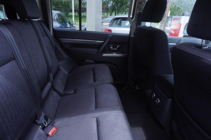 2017 Mitsubishi Pajero GLX