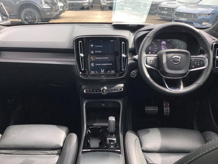 2022 Volvo XC40 T5 R-Design