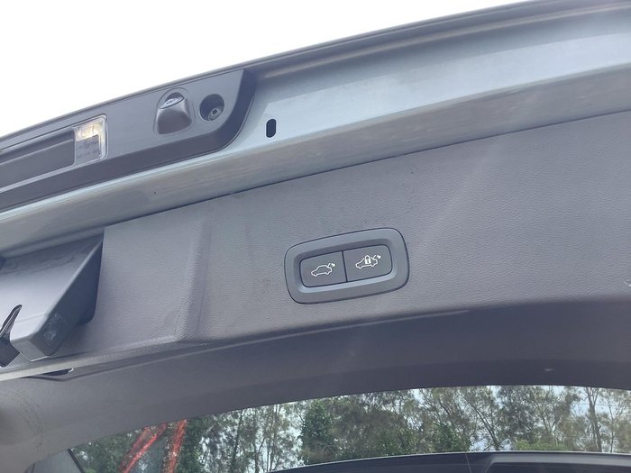 2022 Volvo XC40 T5 R-Design