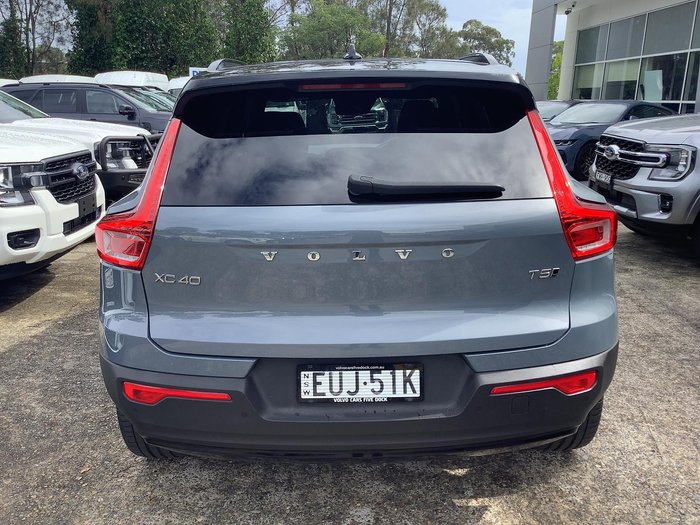 2022 Volvo XC40 T5 R-Design