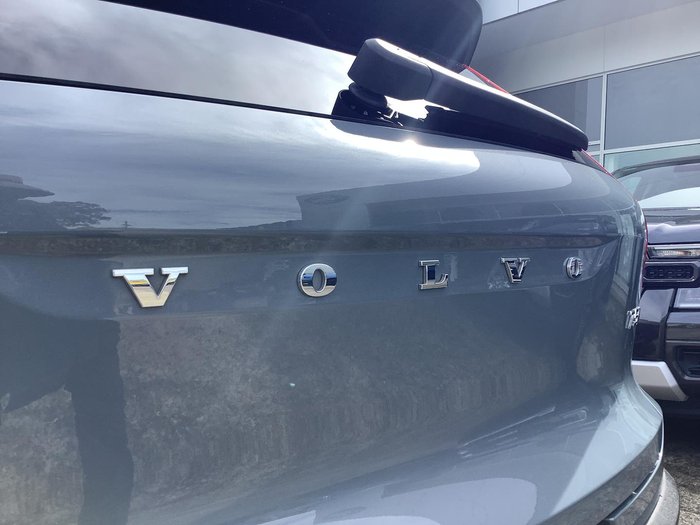 2022 Volvo XC40 T5 R-Design