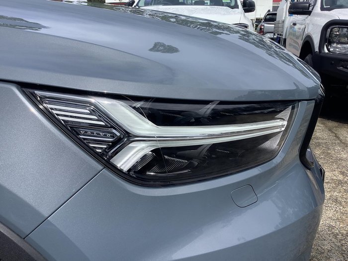 2022 Volvo XC40 T5 R-Design