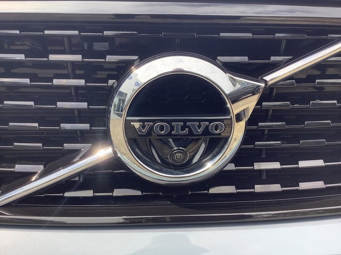 2022 Volvo XC40 T5 R-Design