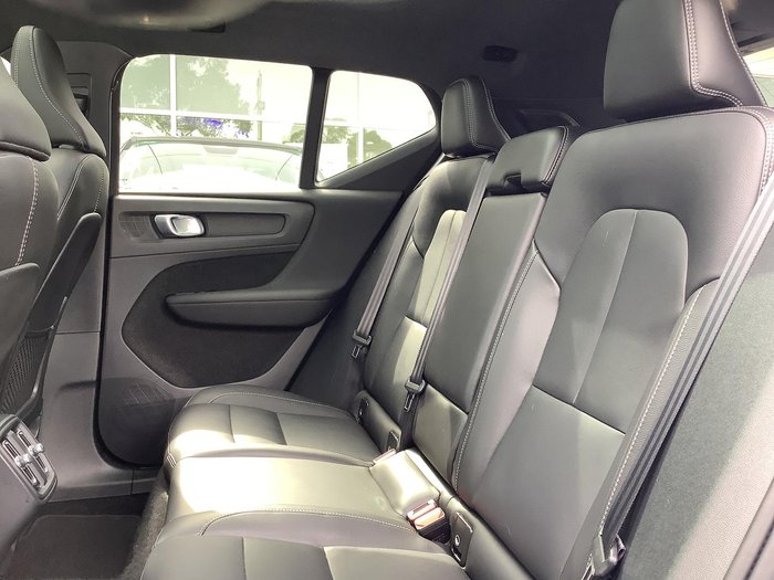 2022 Volvo XC40 T5 R-Design