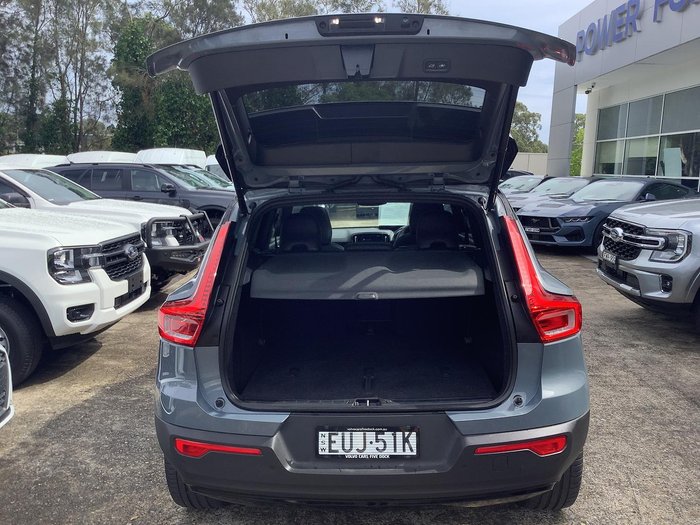 2022 Volvo XC40 T5 R-Design