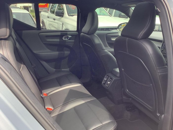 2022 Volvo XC40 T5 R-Design