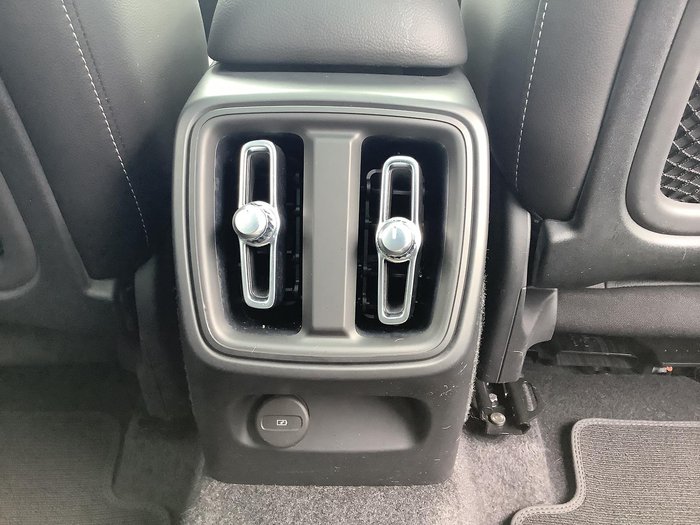 2022 Volvo XC40 T5 R-Design