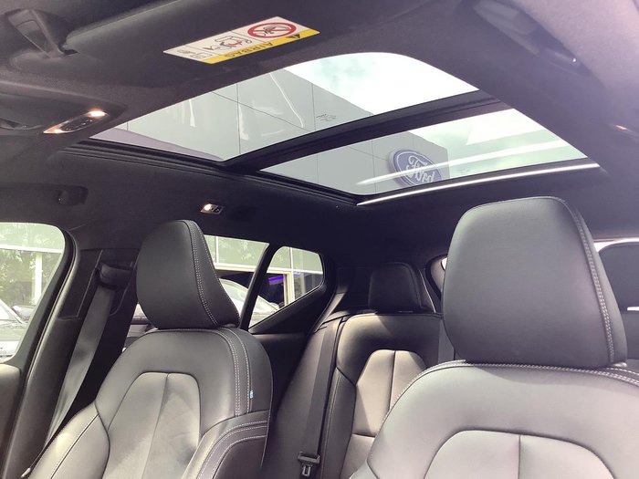 2022 Volvo XC40 T5 R-Design