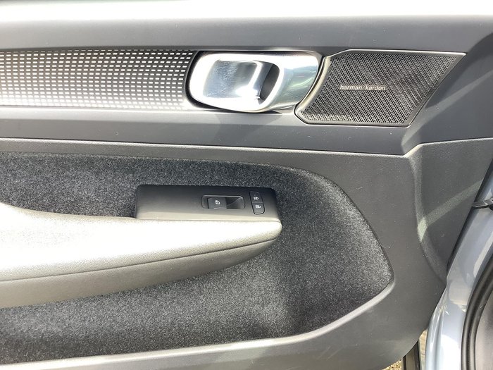 2022 Volvo XC40 T5 R-Design