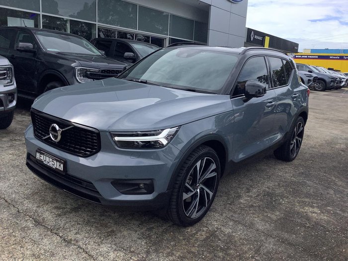 2022 Volvo XC40 T5 R-Design