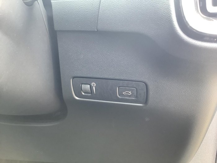 2022 Volvo XC40 T5 R-Design