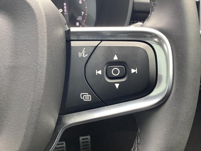 2022 Volvo XC40 T5 R-Design