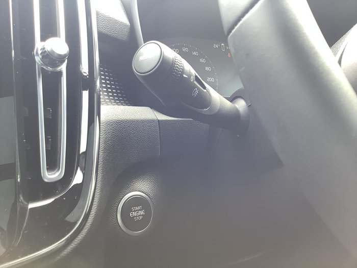 2022 Volvo XC40 T5 R-Design