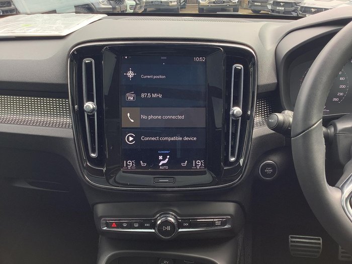 2022 Volvo XC40 T5 R-Design