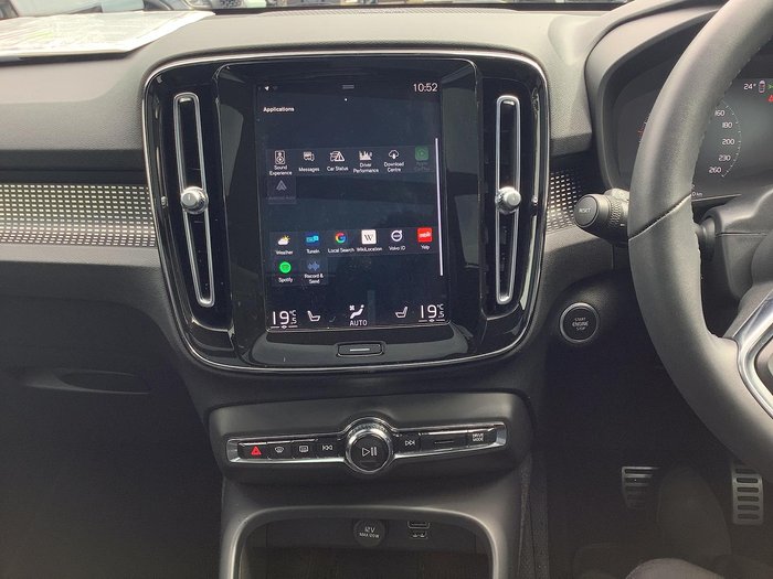 2022 Volvo XC40 T5 R-Design