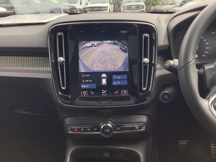 2022 Volvo XC40 T5 R-Design