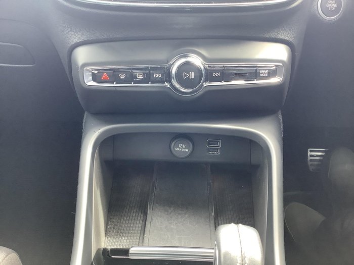 2022 Volvo XC40 T5 R-Design