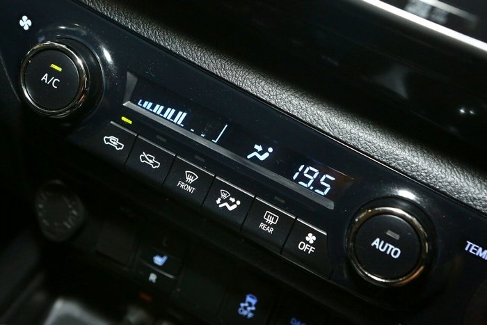 2019 Toyota Hilux SR5