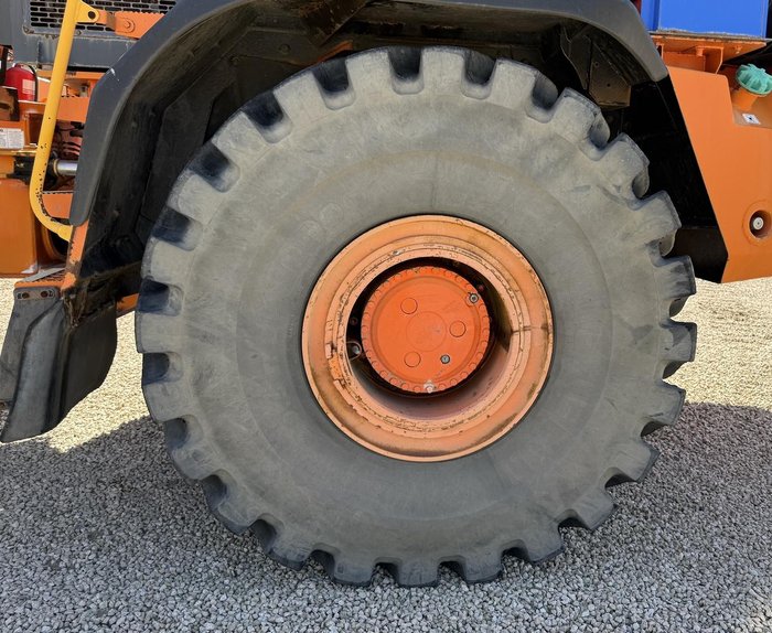 2009 Hitachi Ah 400D