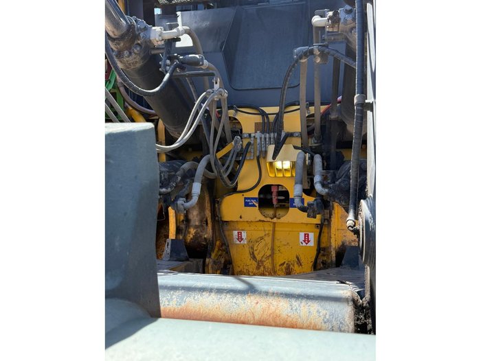 2019 Komatsu 375A-8
