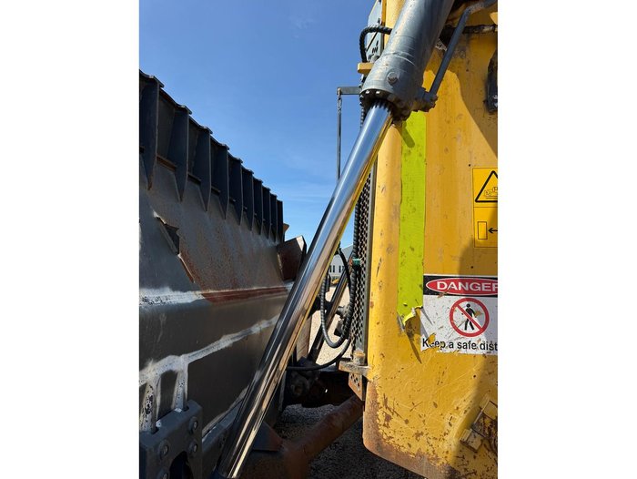 2019 Komatsu 375A-8
