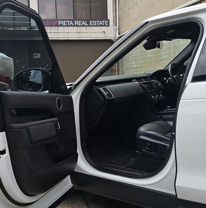 2017 Land Rover Discovery TD6 SE Series 5 MY17 4X4 Dual Range Fuji White