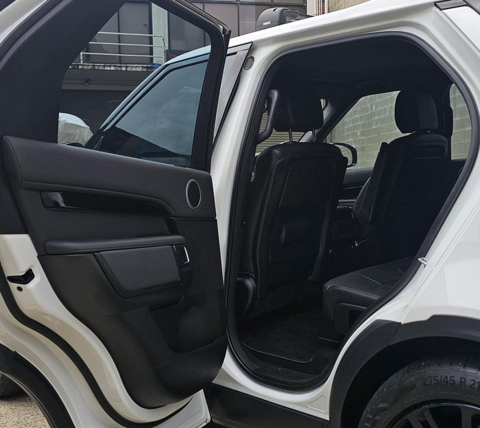 2017 Land Rover Discovery TD6 SE Series 5 MY17 4X4 Dual Range Fuji White