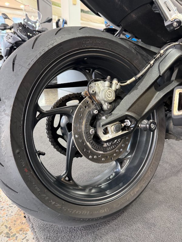 2023 Triumph STREET TRIPLE RS SILVER