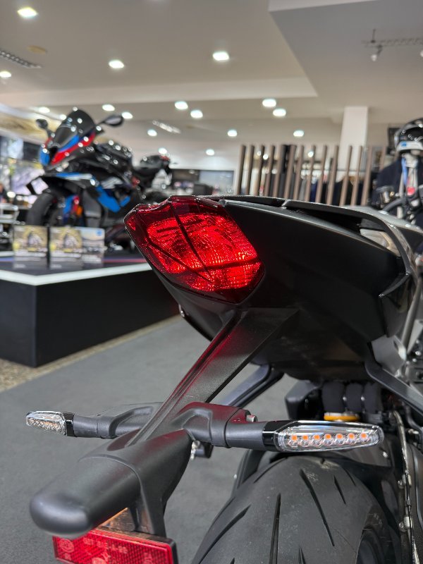 2023 Triumph STREET TRIPLE RS SILVER