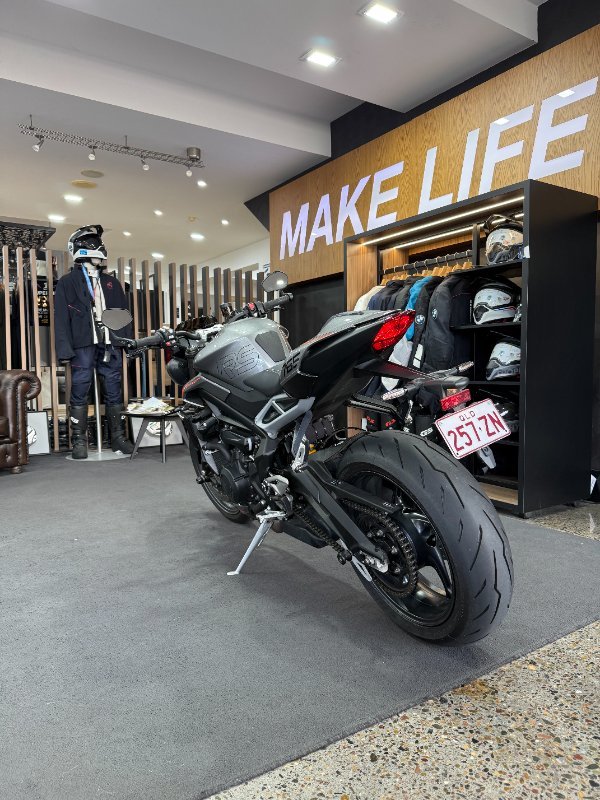 2023 Triumph STREET TRIPLE RS SILVER