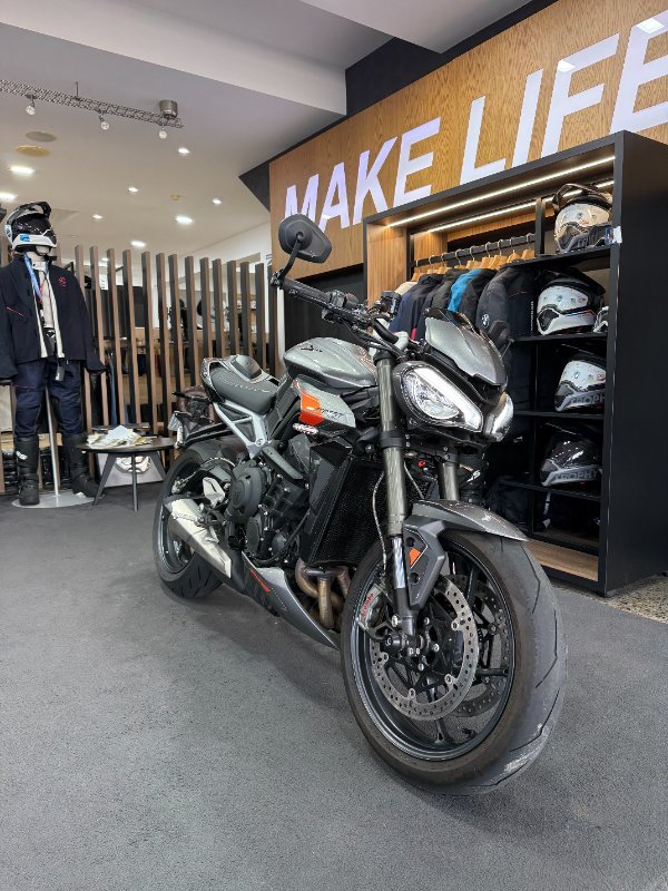 2023 Triumph STREET TRIPLE RS SILVER