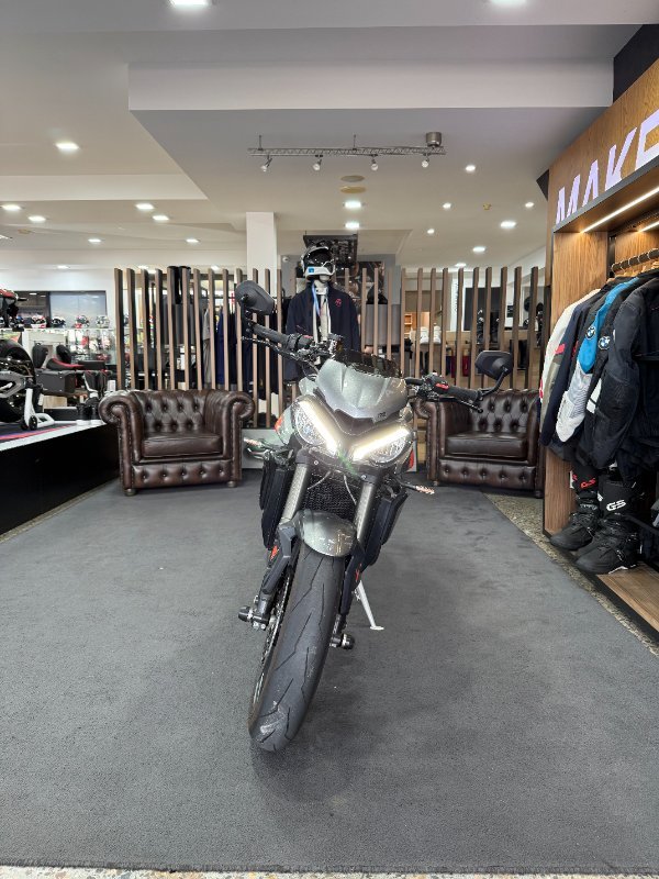 2023 Triumph STREET TRIPLE RS SILVER