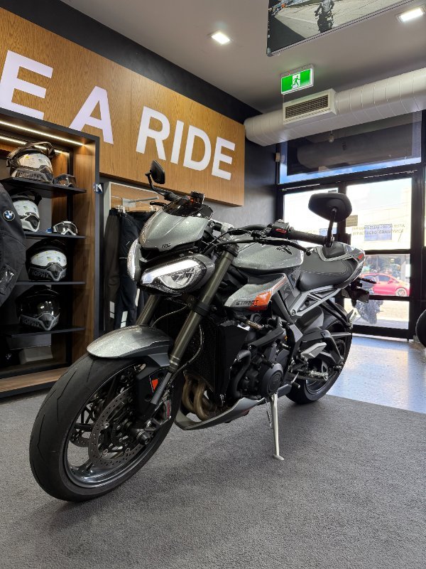 2023 Triumph STREET TRIPLE RS SILVER