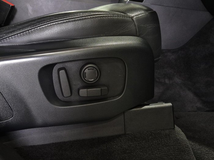 2019 Land Rover Discovery SD6 SE Series 5 MY20 4X4 Dual Range Santorini Black