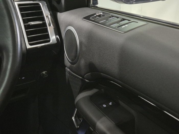 2019 Land Rover Discovery SD6 SE Series 5 MY20 4X4 Dual Range Santorini Black