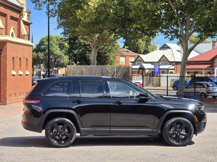 2022 Jeep Grand Cherokee Night Eagle