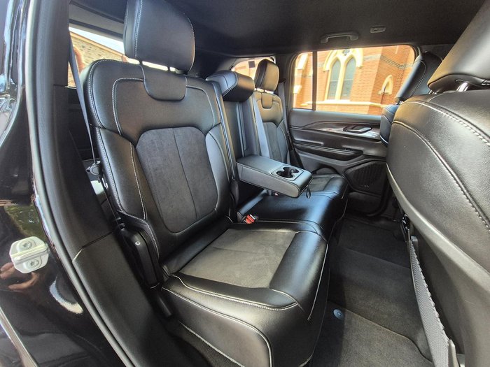 2022 Jeep Grand Cherokee Night Eagle