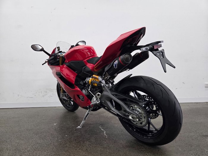 2025 DUCATI PANIGALE V2 S Red
