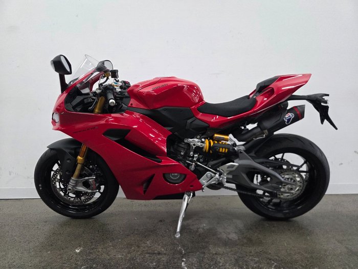 2025 DUCATI PANIGALE V2 S Red