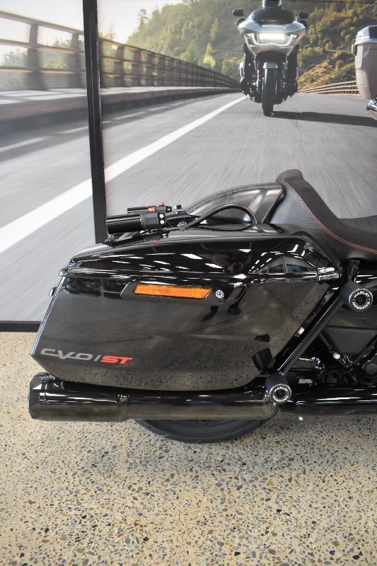 2024 HARLEY-DAVIDSON FLTRXSTSE CVO RD GLIDE ST 121