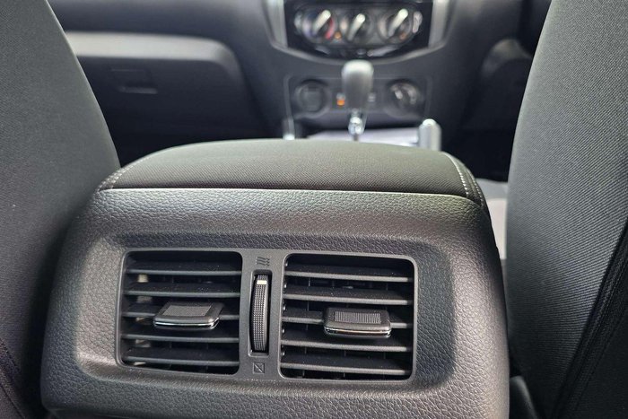 2024 Nissan Navara ST D23 MY24 4X4 Dual Range White