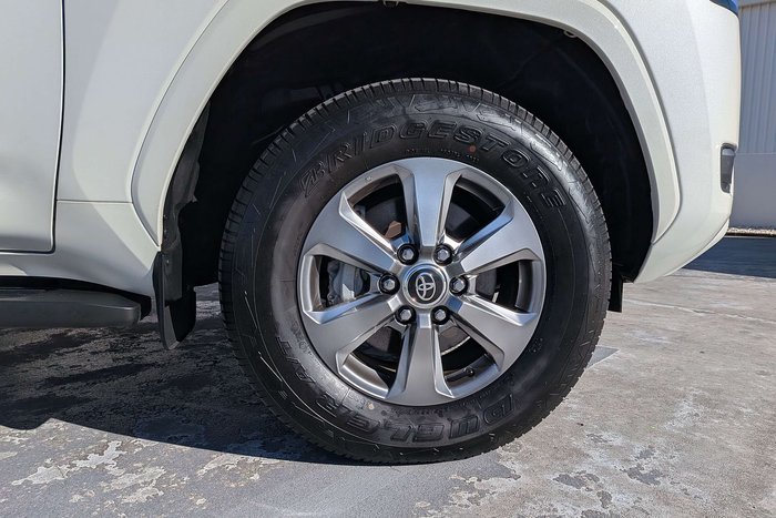 2024 Toyota Landcruiser VX