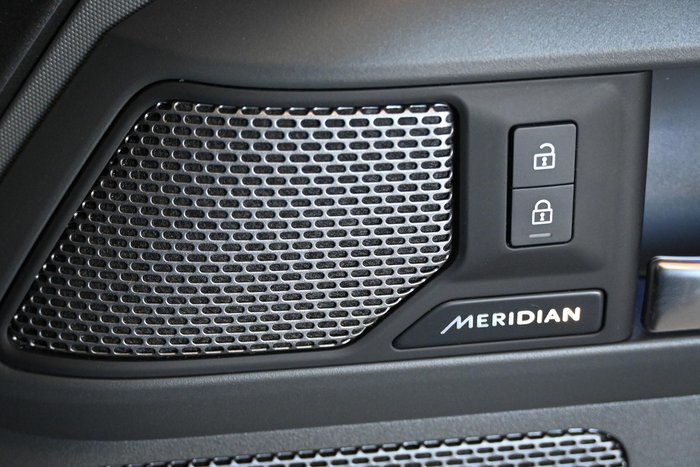 2023 Land Rover Defender 110 D300 X-Dynamic HSE